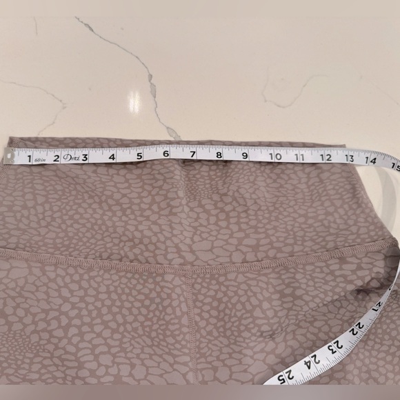 Beyond Yoga Soft Cocoa Animal Print Leggings size Medium - Picture 5 of 8